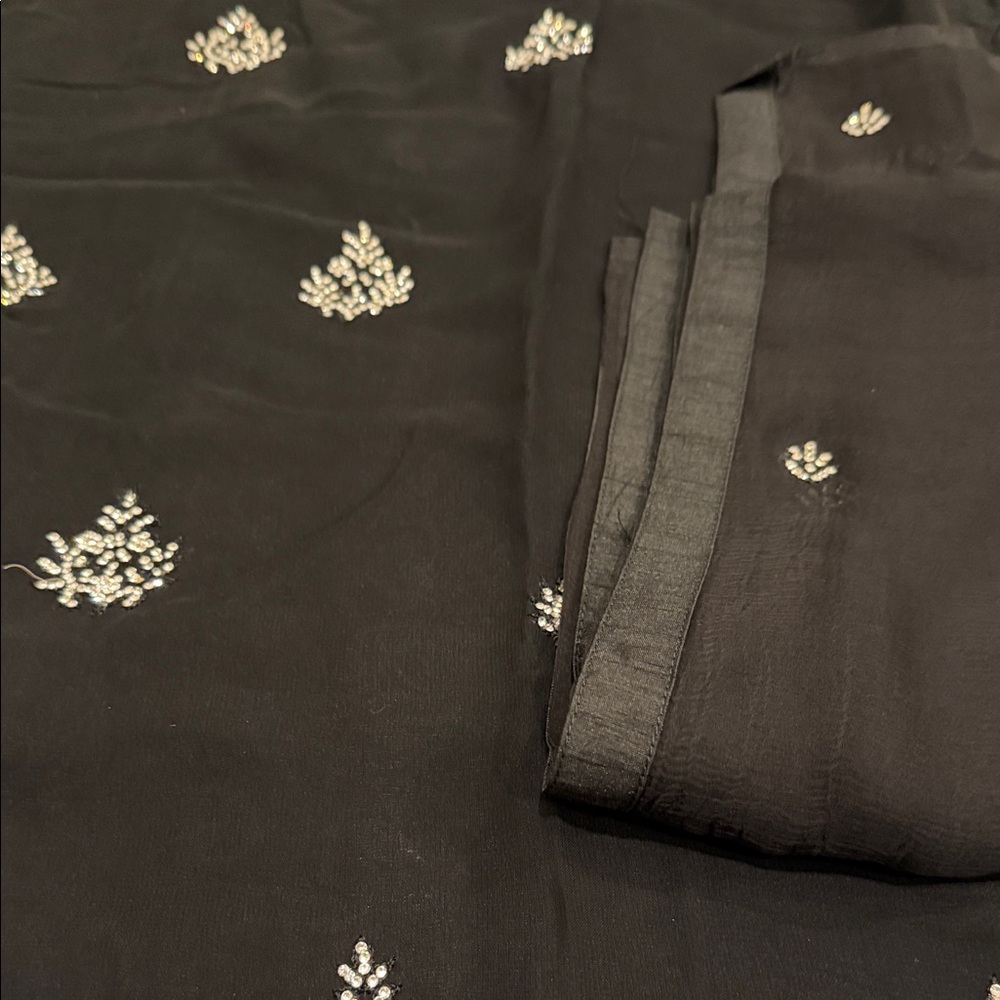 Salwar Kameez Black and White Embroidered Set - Picture 5 of 5